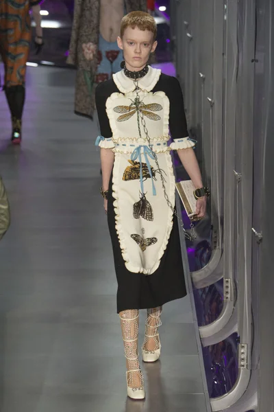 Look 92